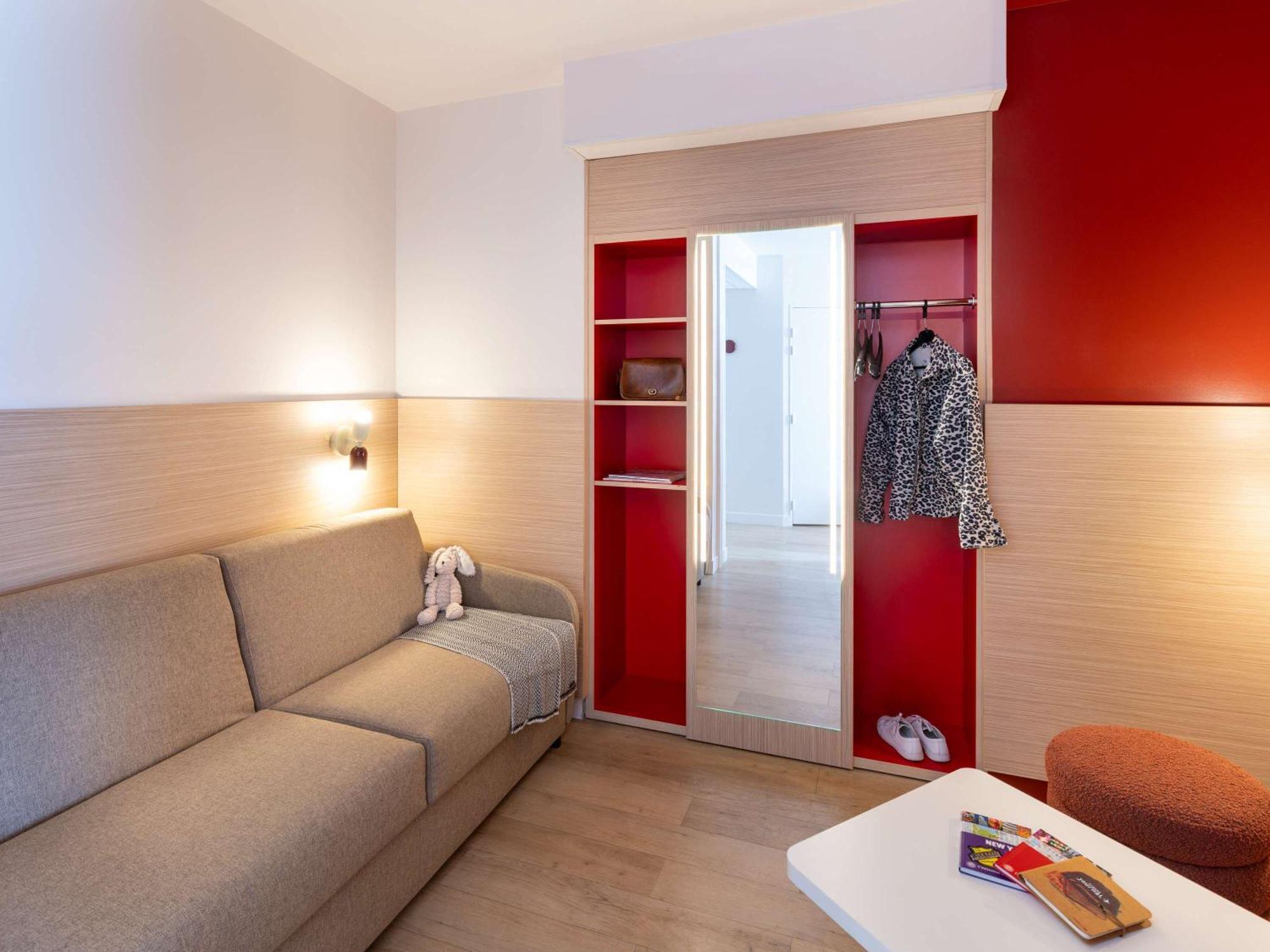 Ibis Styles Prevessin Geneve Aeroport Hotel Exterior photo